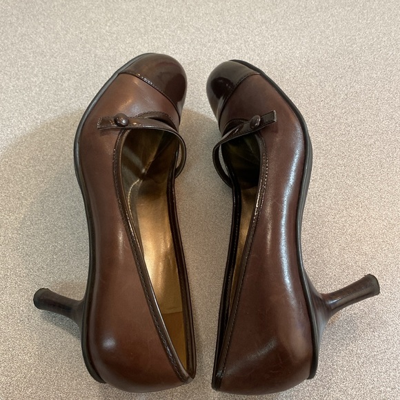 Bandolino - Garvey Mary Jane heels. Size 8 - Picture 6 of 10